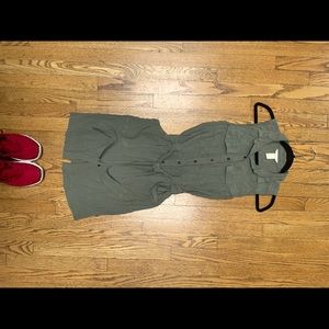 H&M sleeveless, button up dress.